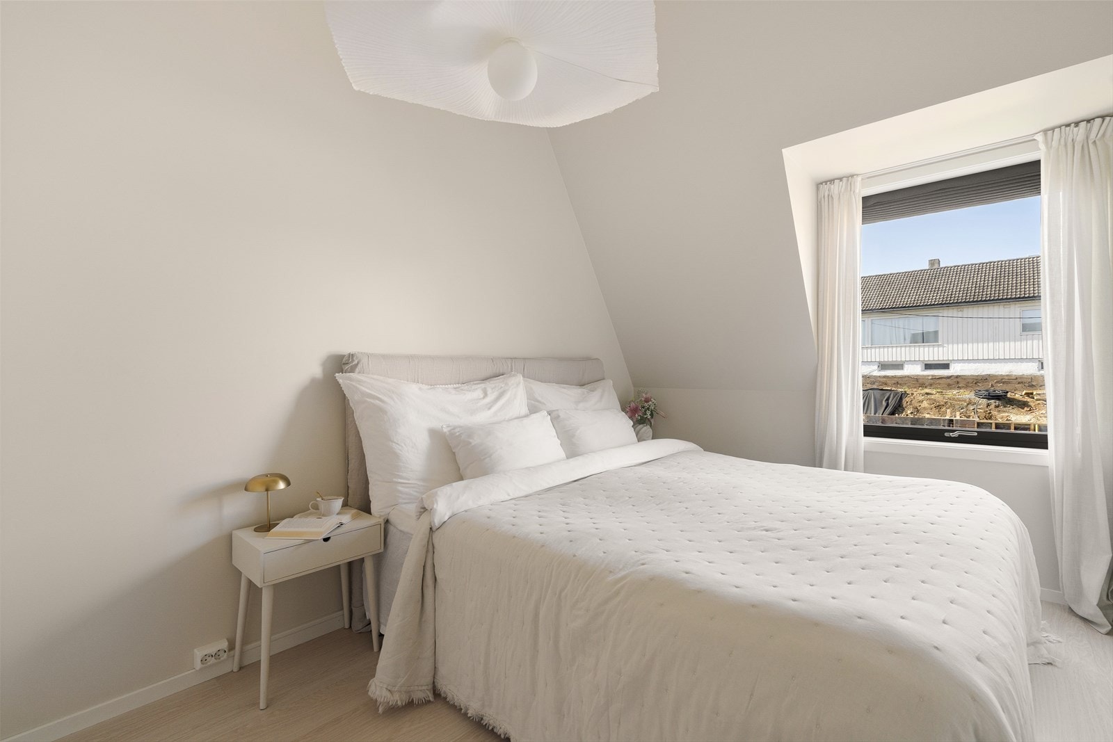 Det er god takhøyde som gir en god romfølelse. Galleribilde