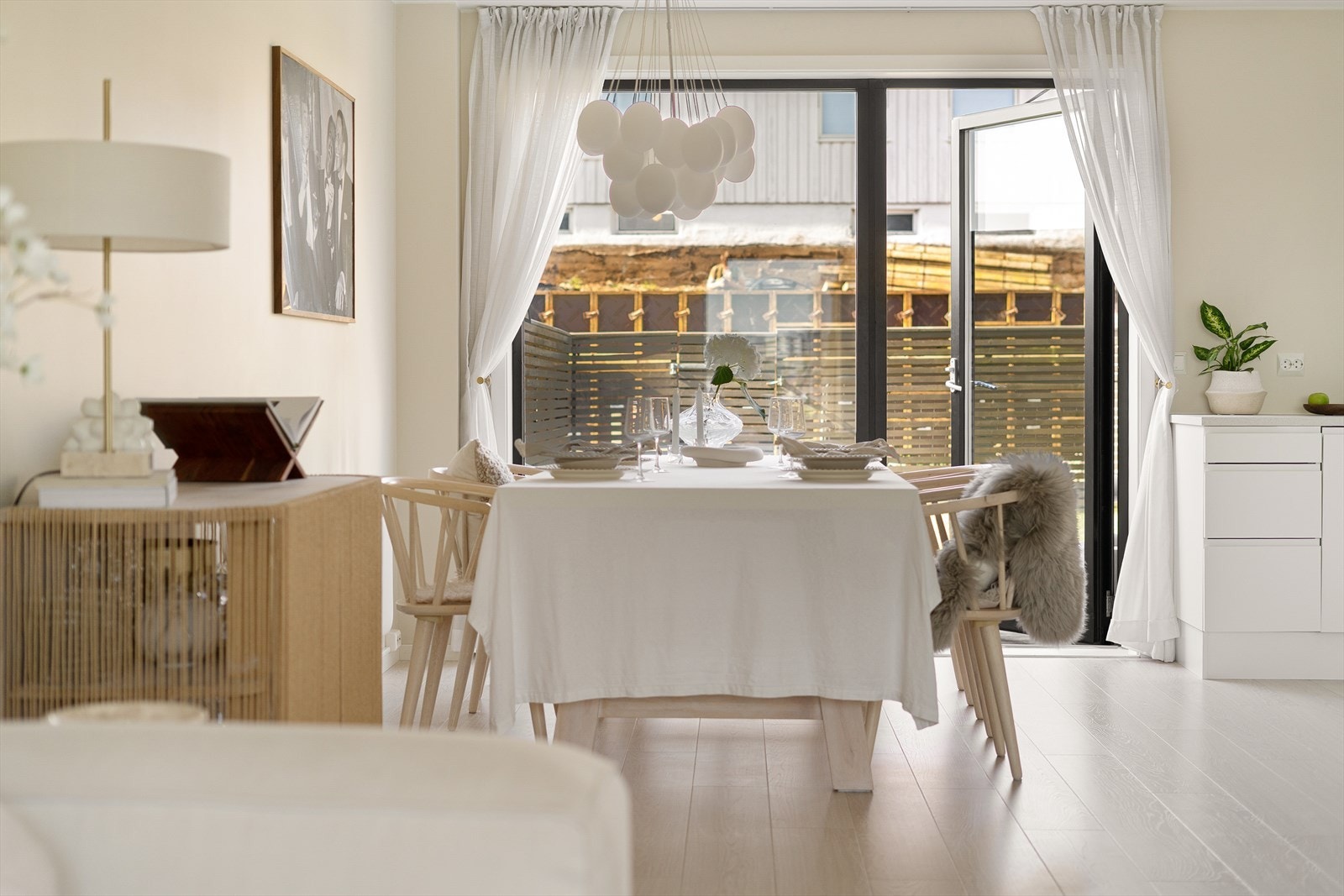 Det er utgang til uteområde. Galleribilde