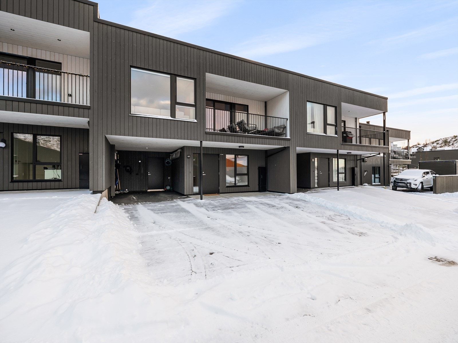 EiendomsMegler1 v/Torill Kalsaas presenterer Svarttrostveien 27 Galleribilde