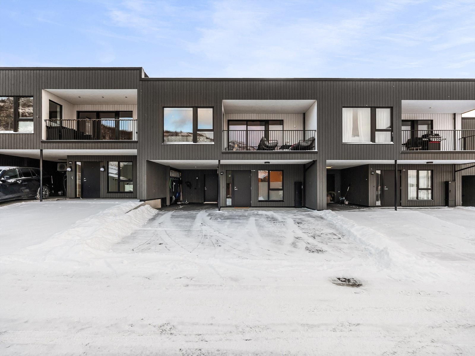 Flotte turområder blant annet mot Flassavatn, Kodlifjell, Risfjellet og Håfjell som populære turmål, her ser man helt til havet!
Det er også kort vei ned til Ålgård sentrum via Husafjelltunnelen. Galleribilde