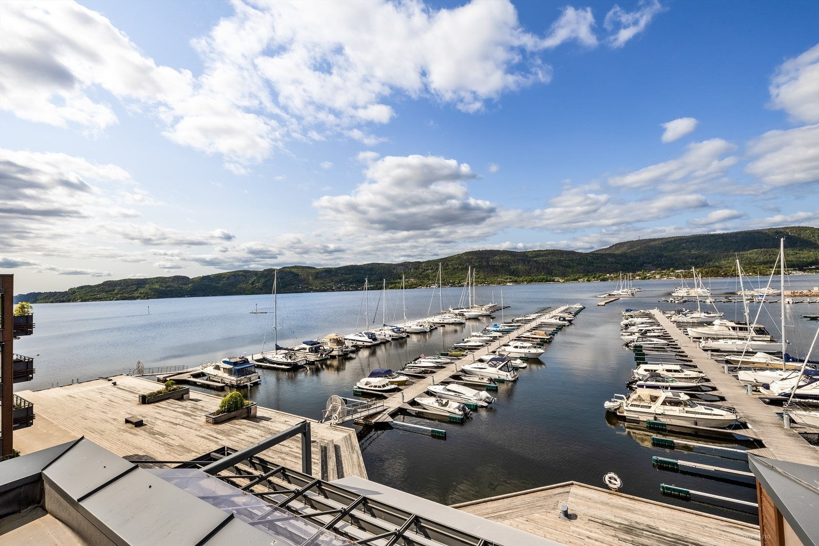 Leiligheten ligger i 1. rekke og har derfor fantastisk utsikt. Galleribilde