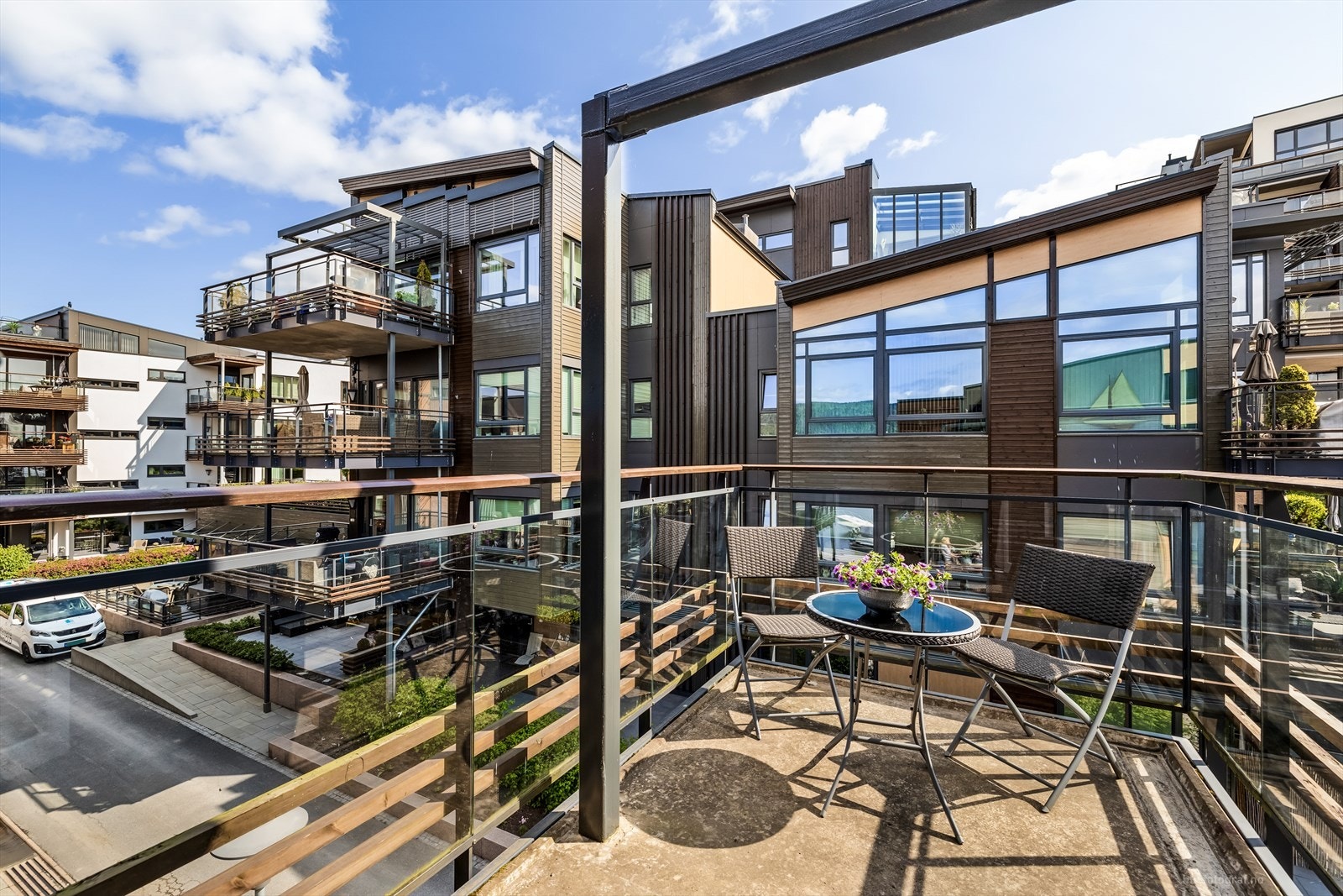 Flott balkong på baksiden. Galleribilde