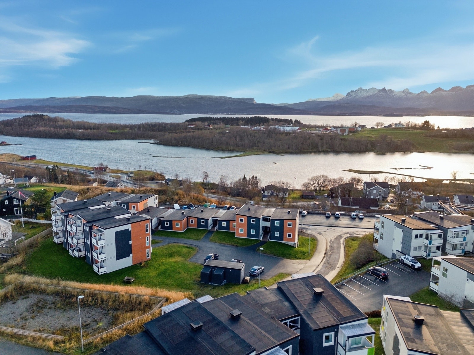Eiendommen er beliggende på Støver Boligpark, et nyere etablert boligområde med god tilknytting nærområdet Galleribilde