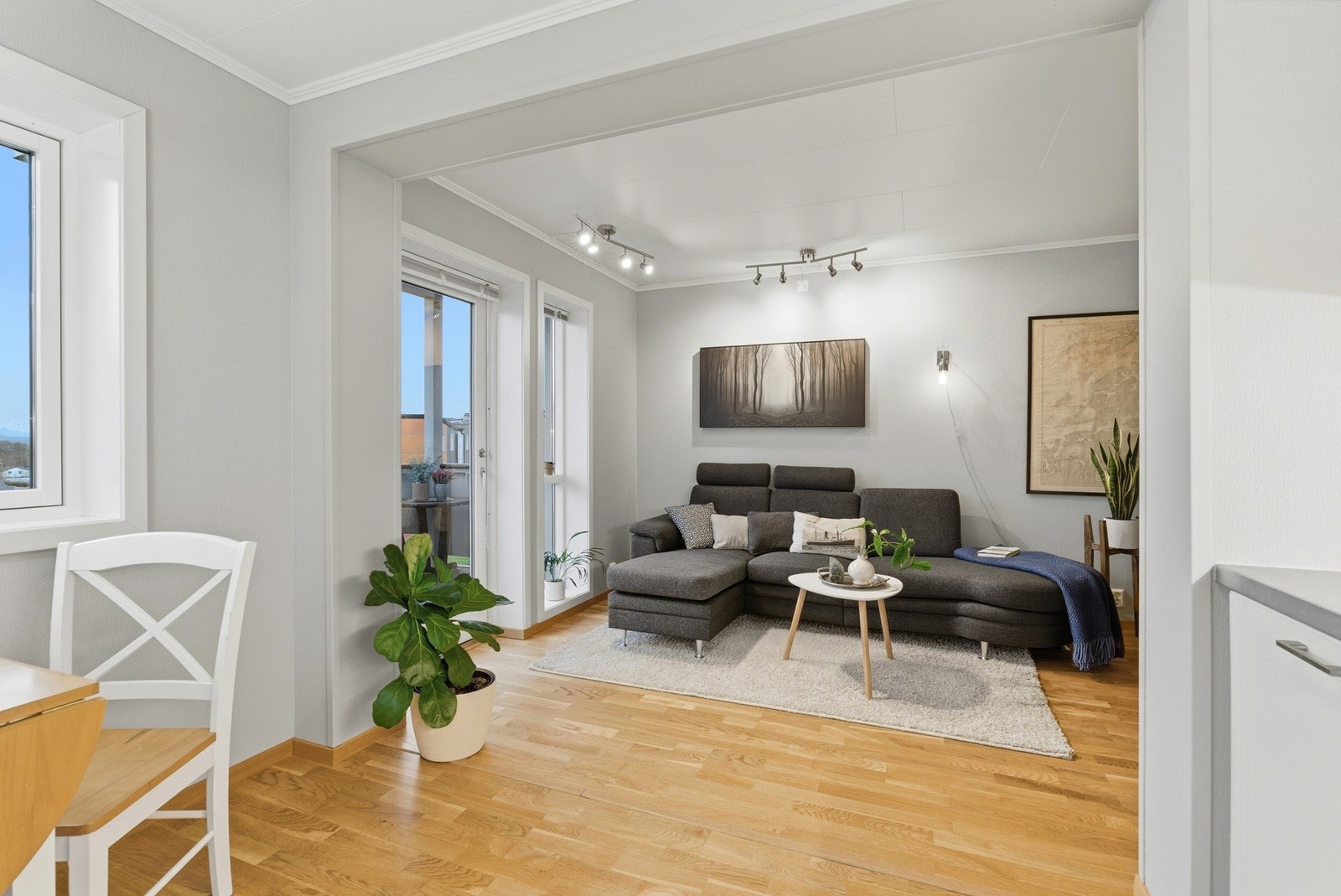 Stue sett fra kjøkken Galleribilde