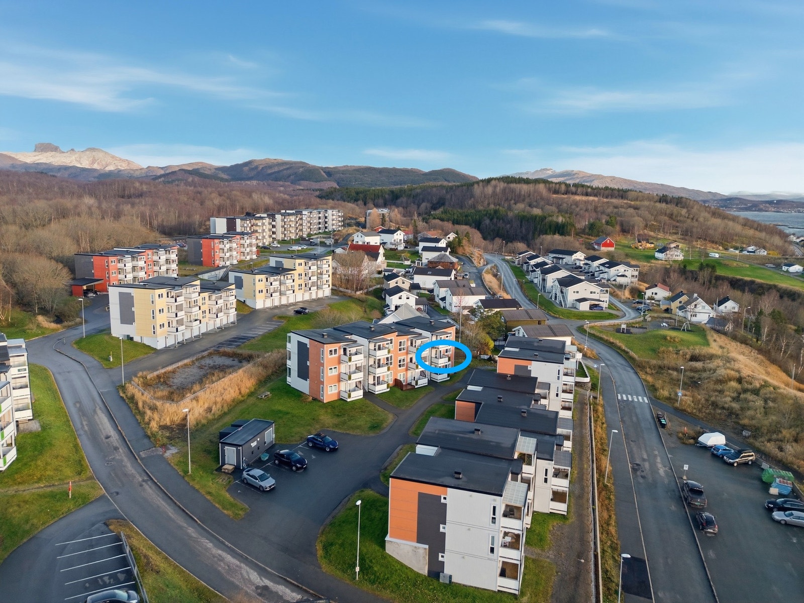Leiligheten ligger fint til i feltet - Her er det kort vei til flotte turområder Galleribilde