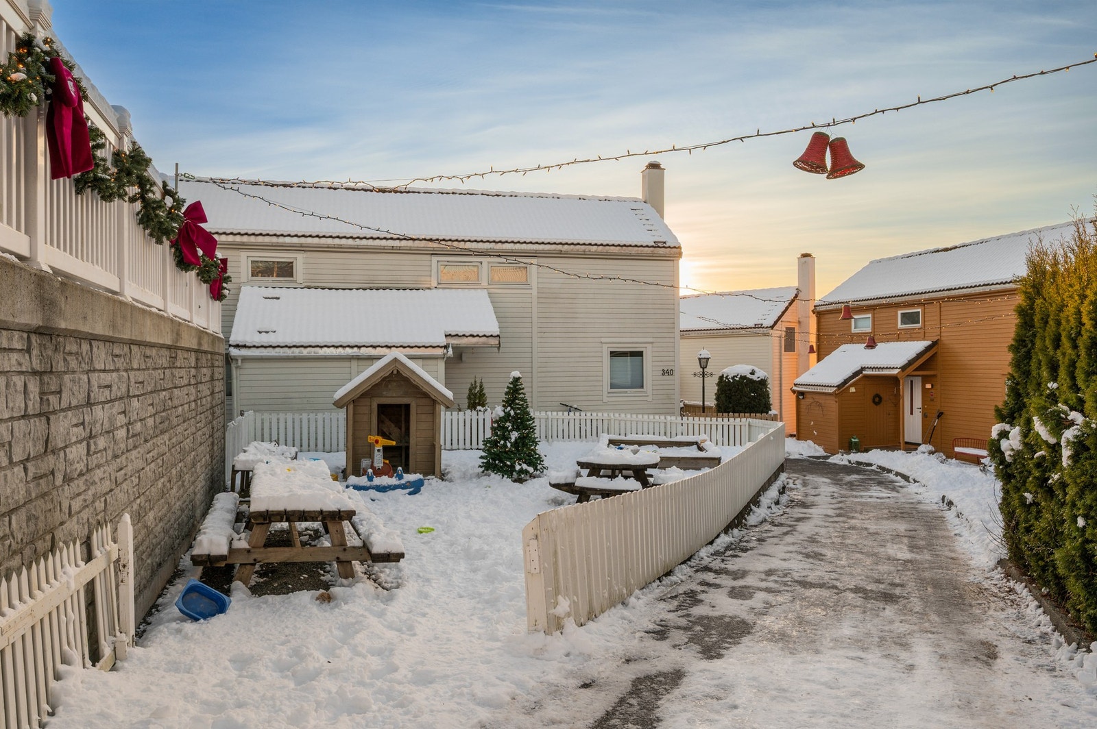Det er lekeplass like ved boligen Galleribilde