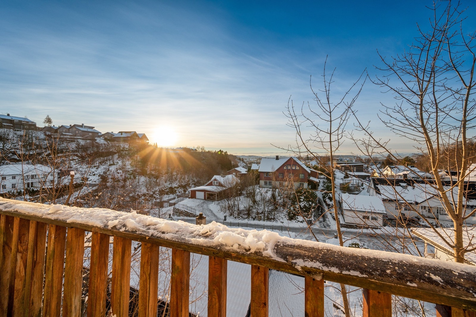 Her kan du nyte sol og utsikt Galleribilde