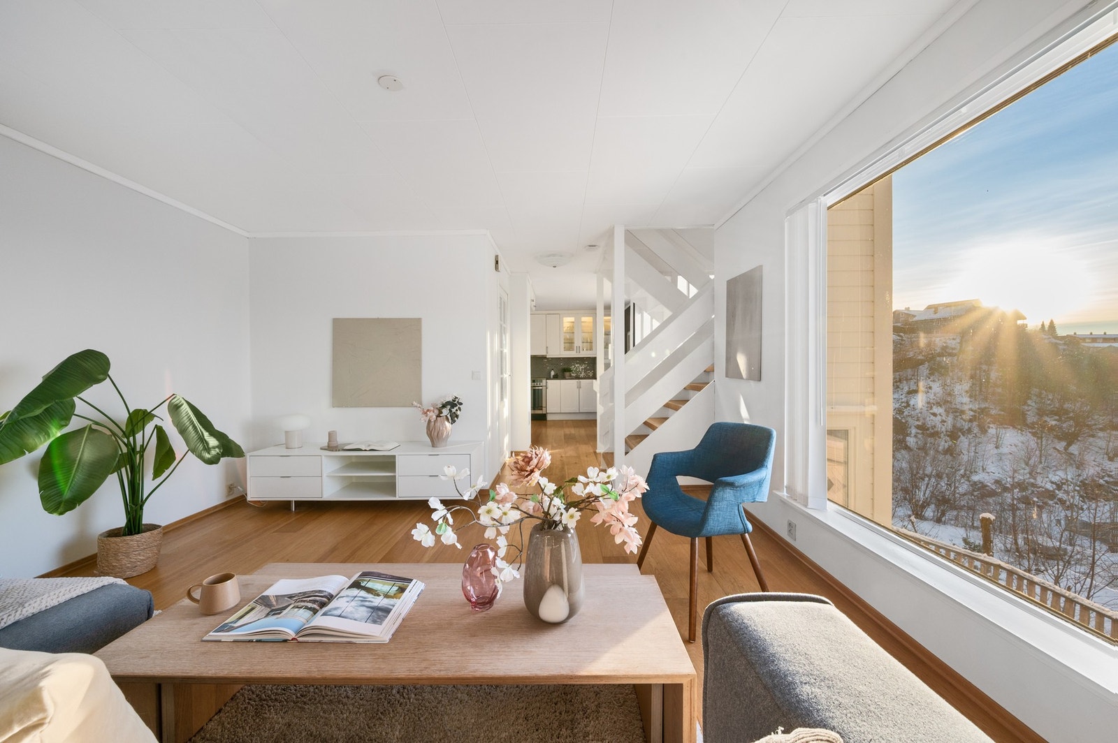 Hovedetasjen har nyere enstavs parkettgulv Galleribilde