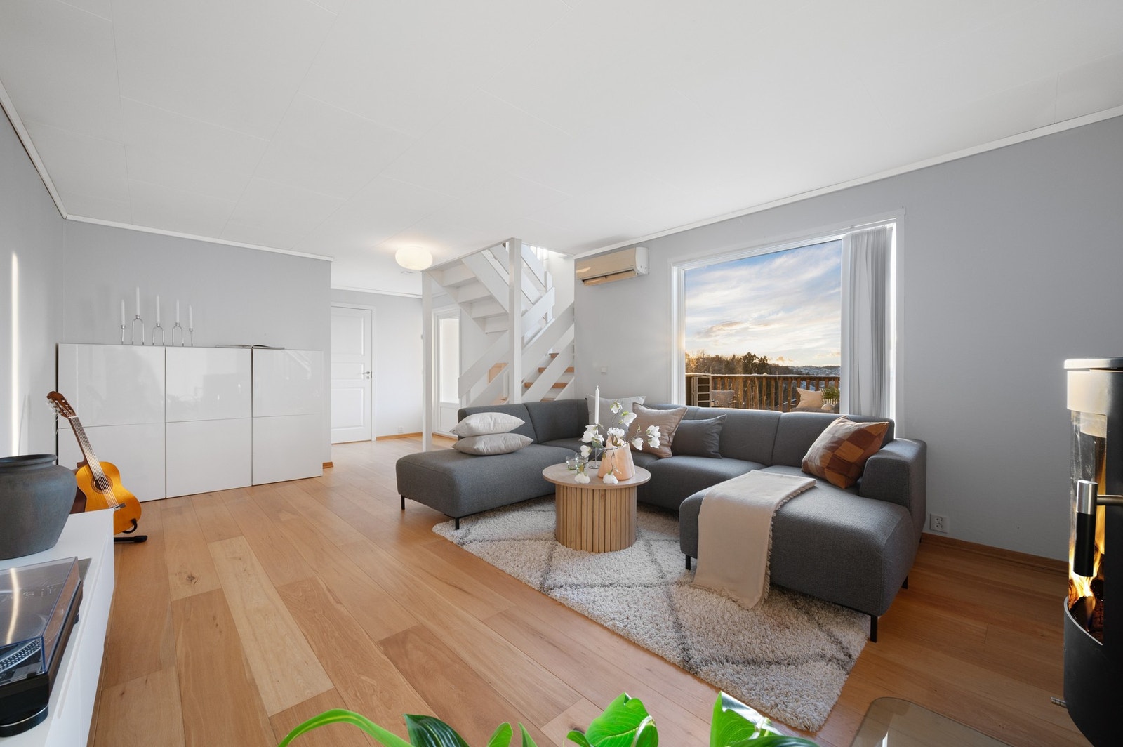 I kjellerstuen er det også varmepumpe Galleribilde