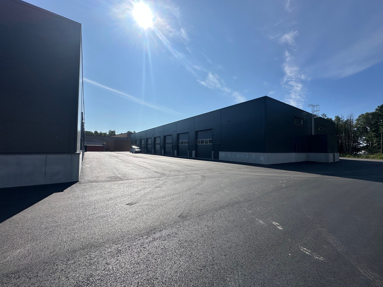 Det er per nå 2 bygg med 14 seksjoner i hvert bygg ferdig - det er begrenset antall ledige seksjoner. Galleribilde