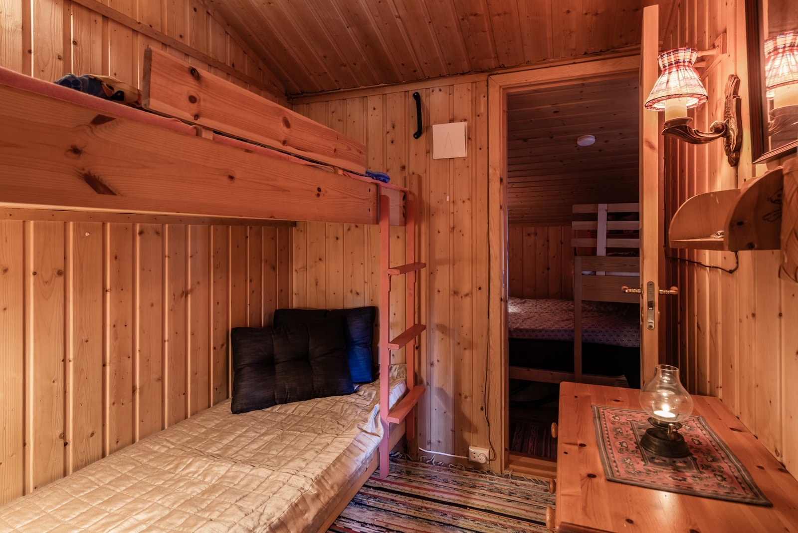 Via soverommet er det inngang til enda et soverom. Galleribilde