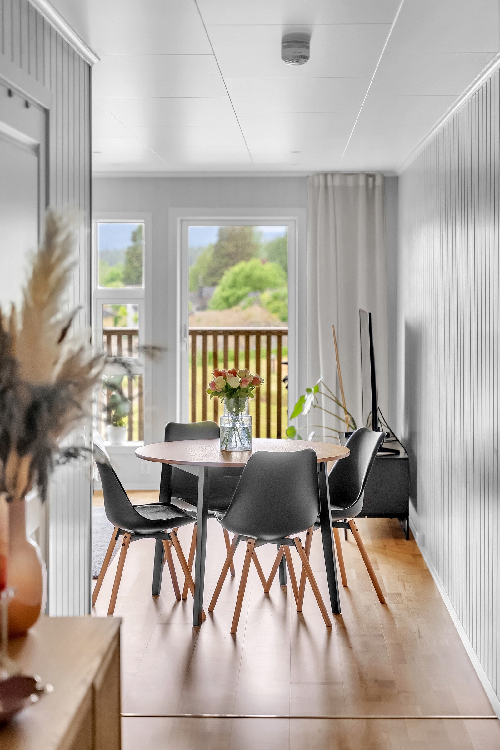 Her får du en lun og stilfull atmosfære, med plass til både sofagruppe og spisebord. Galleribilde