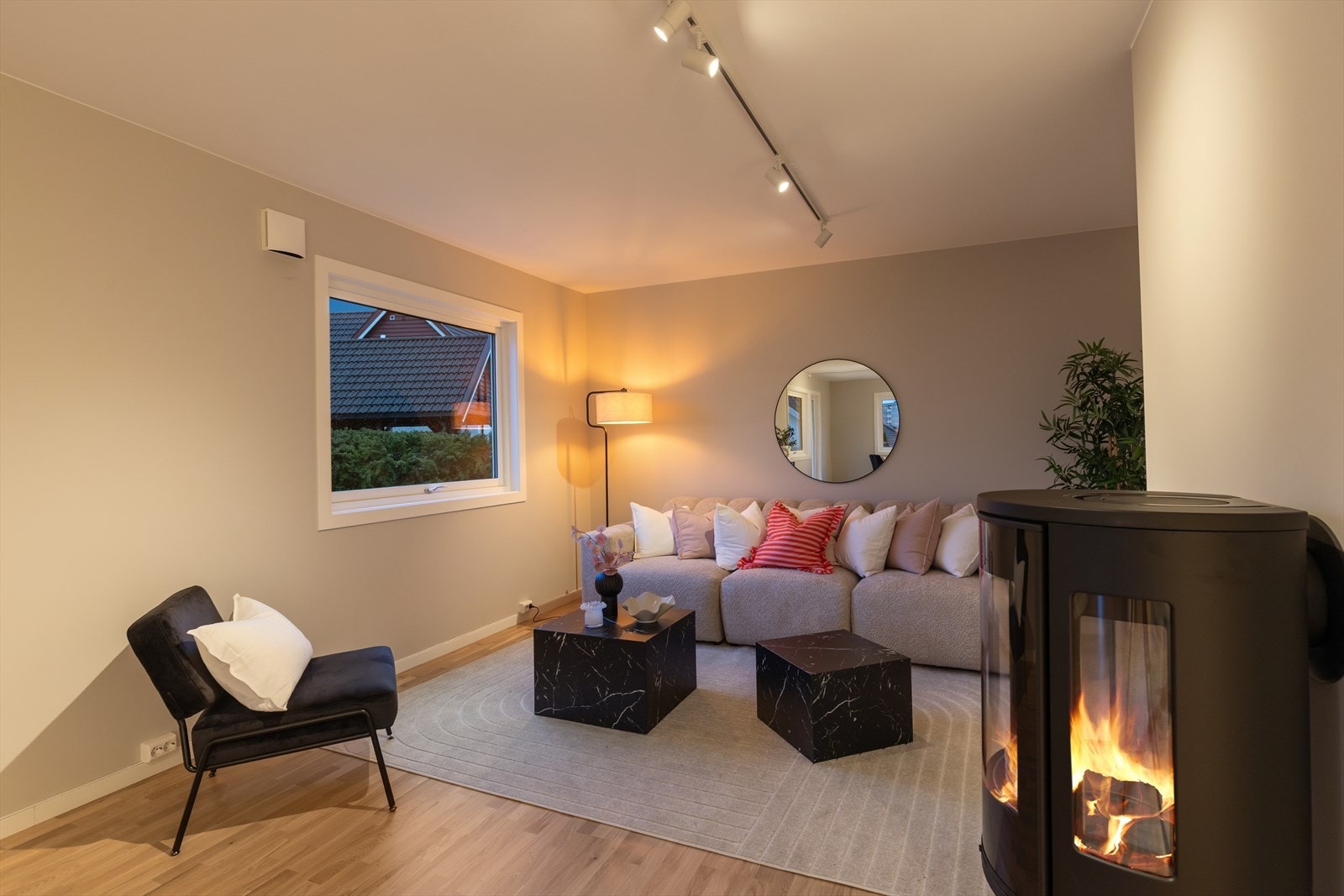 Kveldsstemning fra stuen. Galleribilde