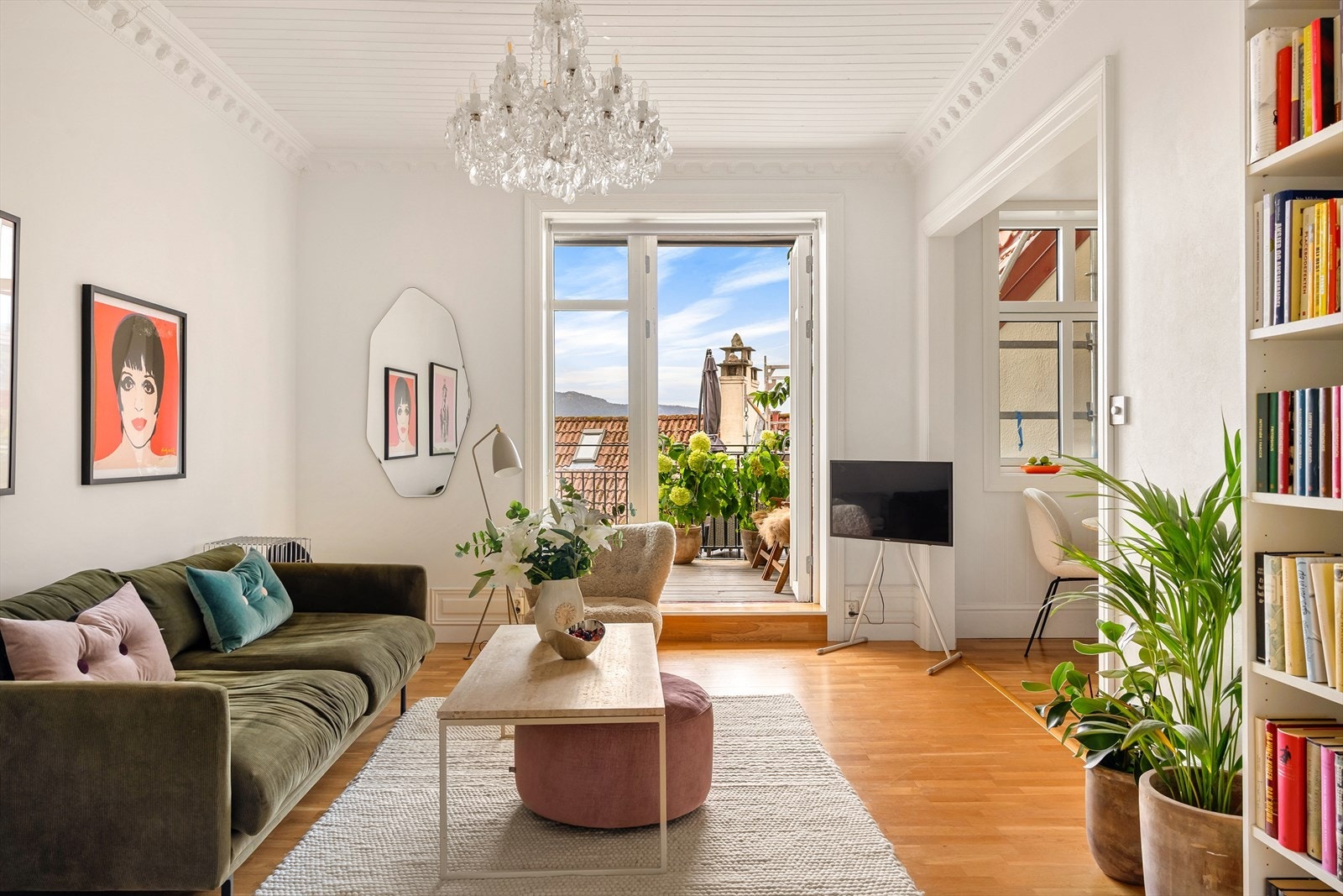 - Leiligheten har generøse vindusflater som sørger for rikelig med verdifullt lysinnslipp og en luftigere romfølelse - Galleribilde