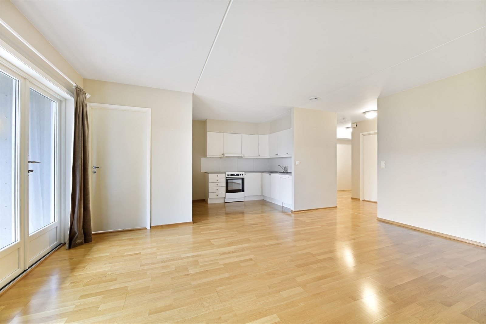 Alle vegg overflater er nymalt i 2025, bortsett fra soverom mot sør (og bad som har fliser) Galleribilde