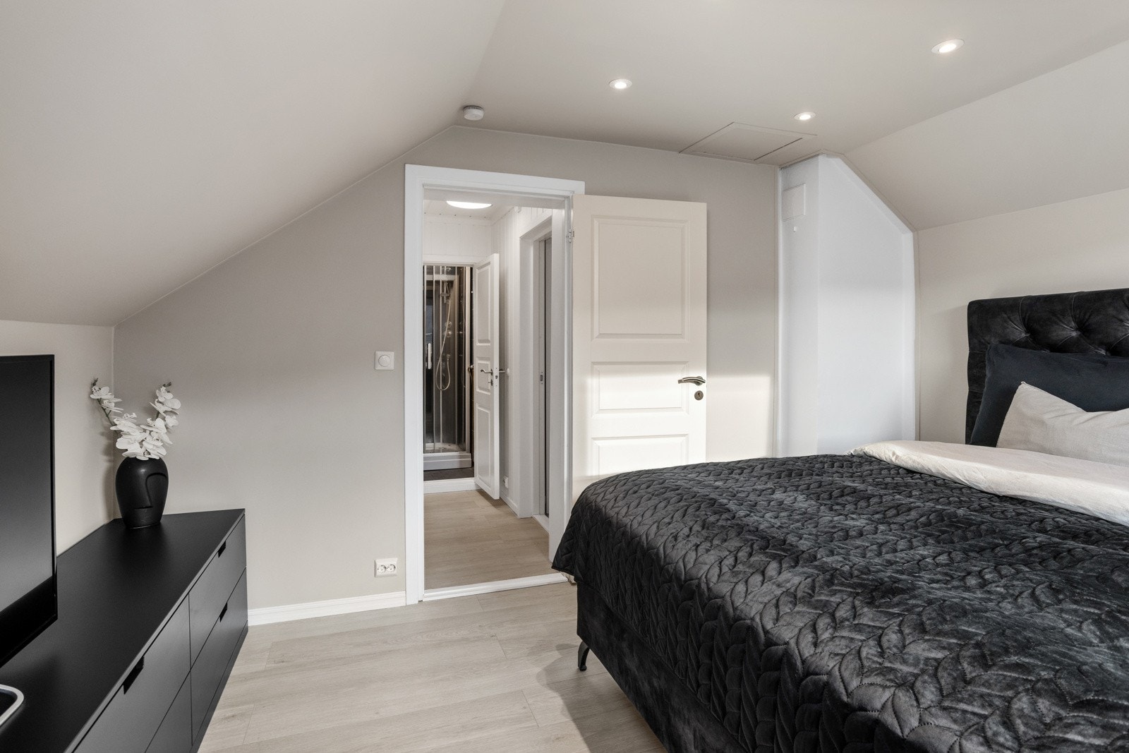 Hovedsoverommet har en generøs størrelse. Galleribilde