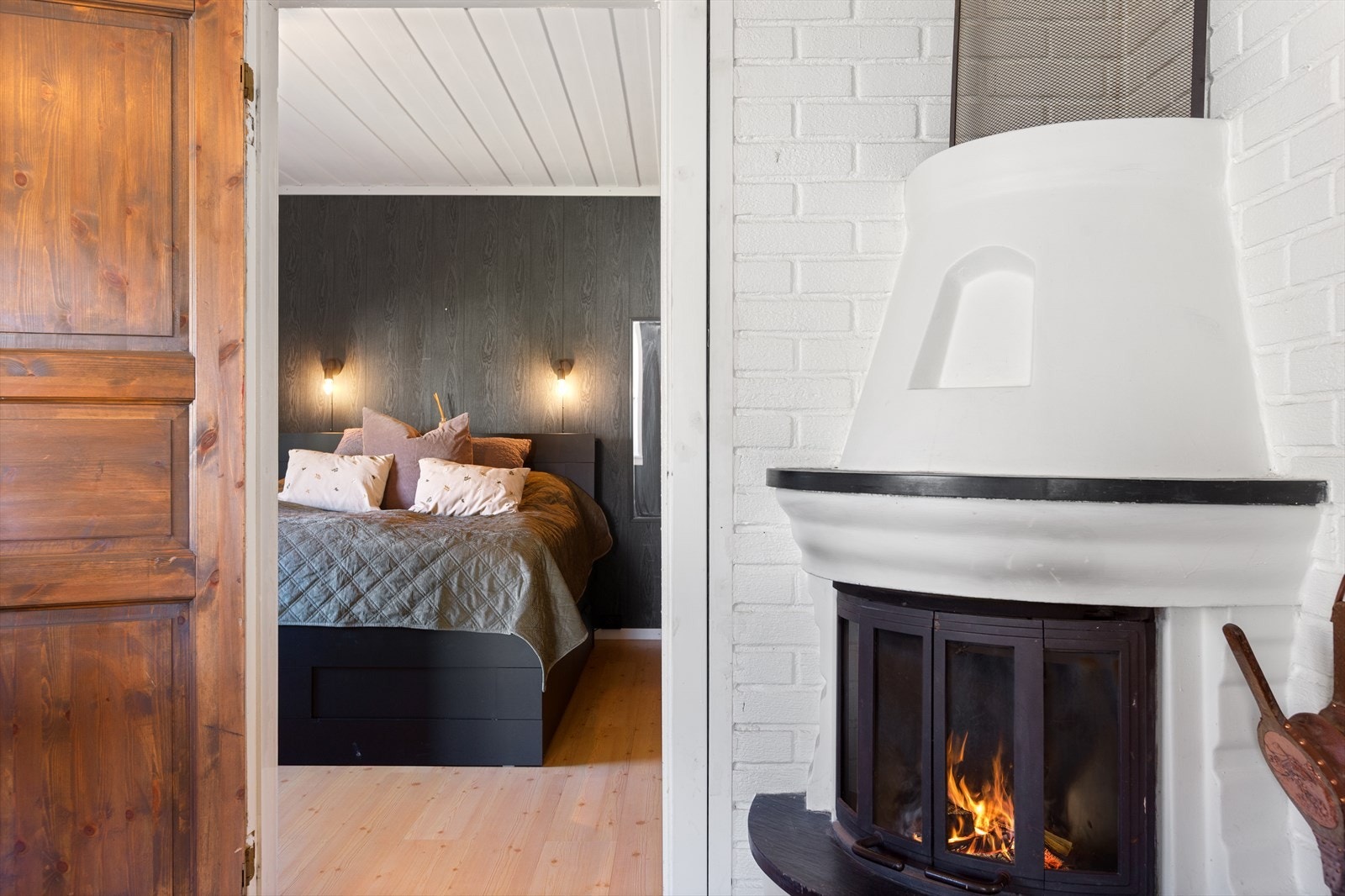 En nyere elementpeis med innsats er lys og pen, og gir hjemmet en god og koselig atmosfære. Galleribilde