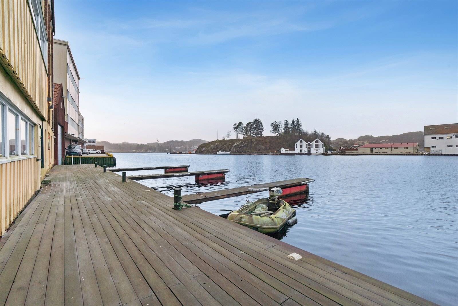 Sameiet har egen brygge - en stor fordel for deg som liker enkel tilgang til sjøen. Galleribilde