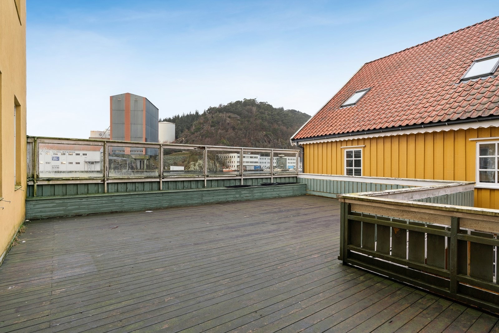 Felles terrassene for sameiet- gir rom for hygge og fellesskap! Galleribilde