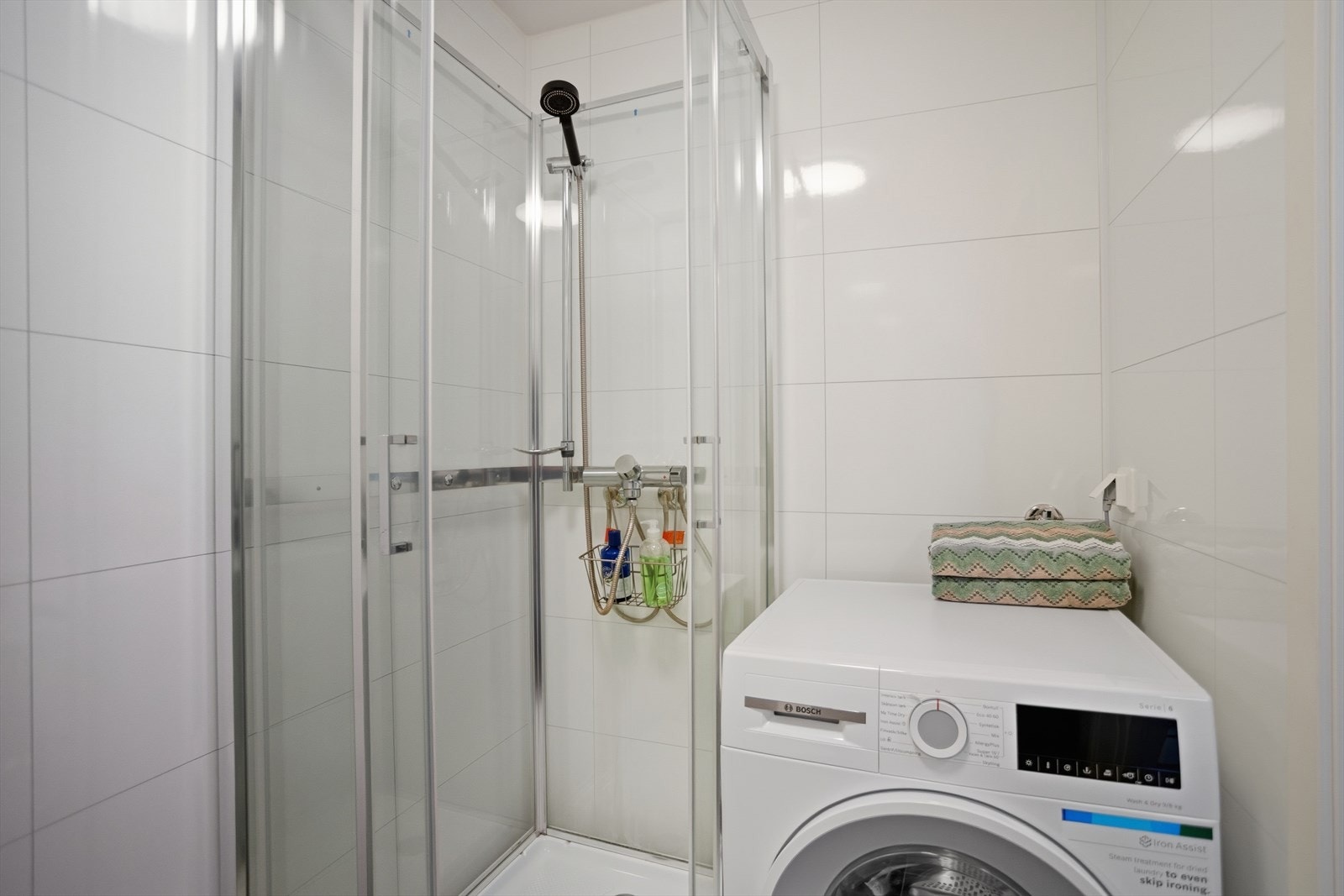 Det er opplegg for vaskemaskin på badet Galleribilde