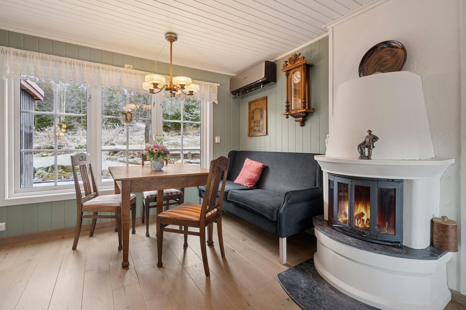 Peisinnsats som varmer godt på kalde vinterdager. Galleribilde