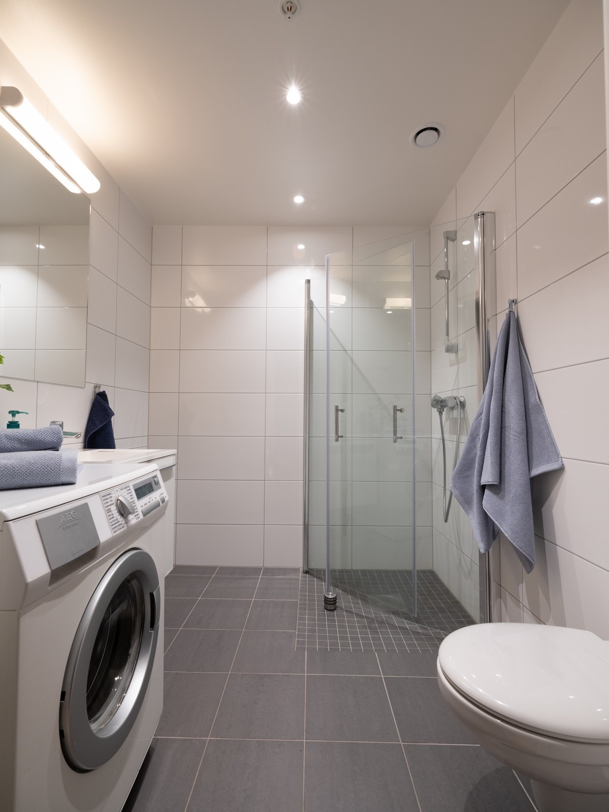 Pent flislagt bad Galleribilde