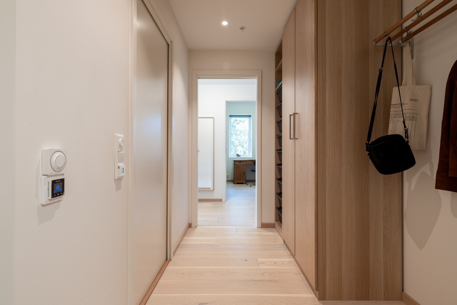 Lys og fin entré med god lagringsplass. Galleribilde