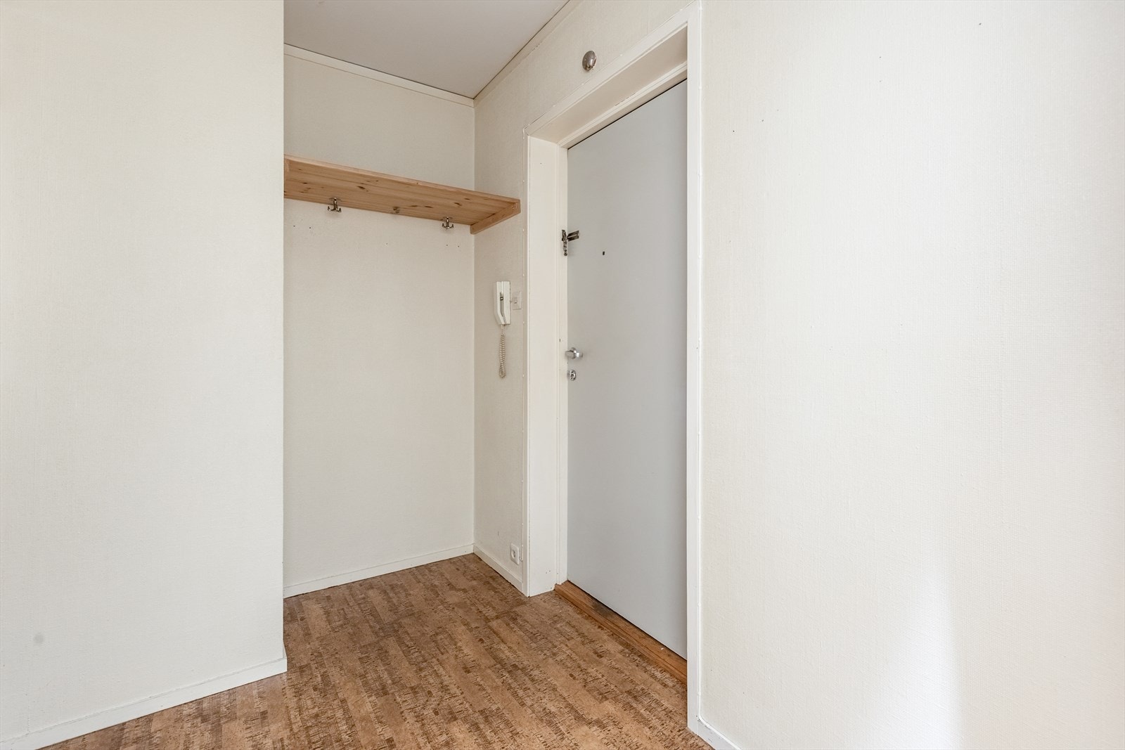 Entre med fin plass til å henge fra seg Galleribilde