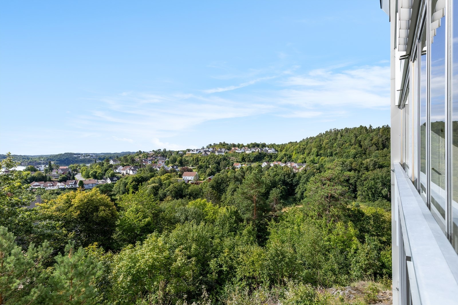 Sentralt og naturnært Galleribilde