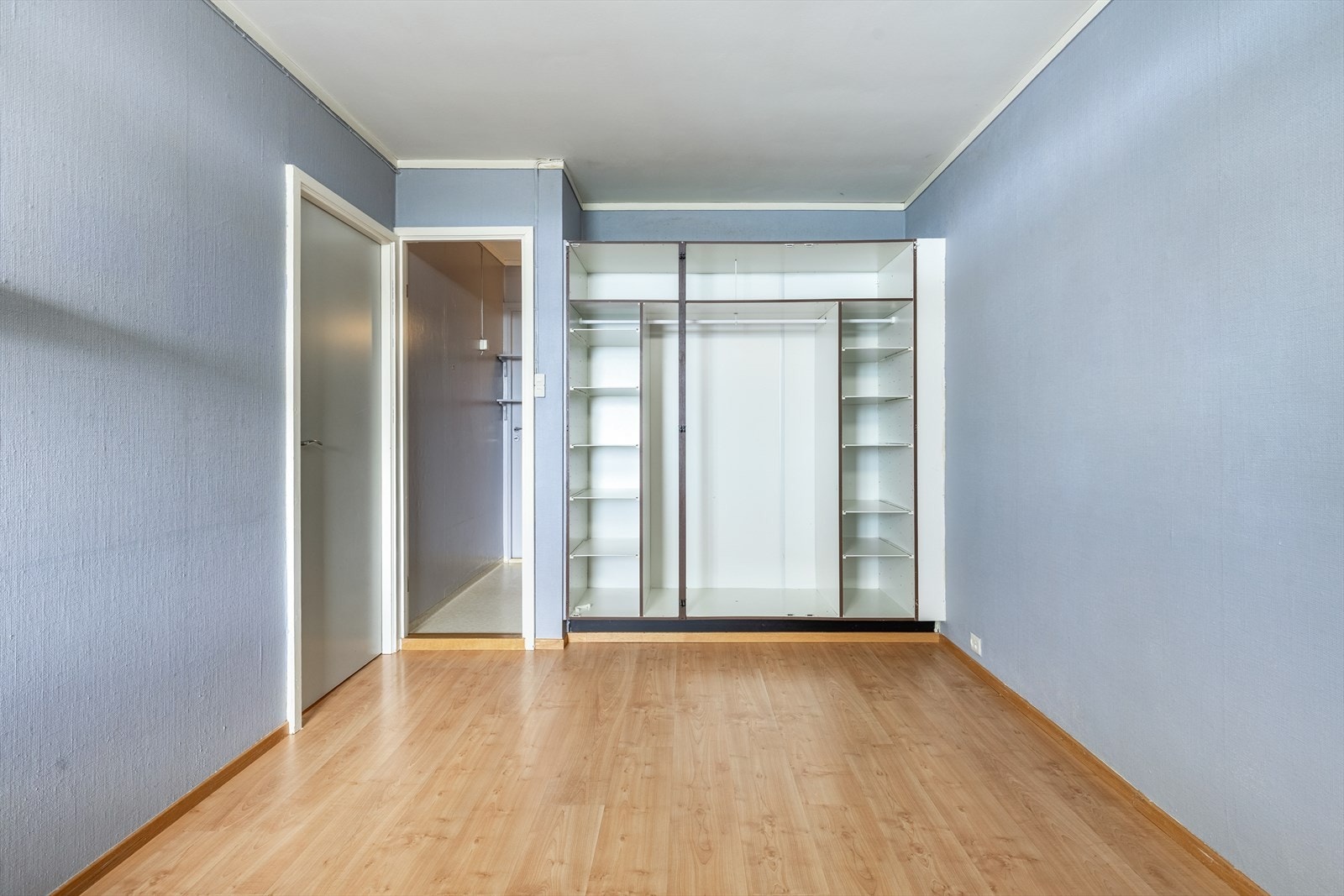 God plass til garderobe Galleribilde