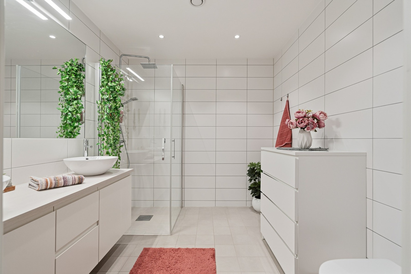 Pent flislagt bad Galleribilde