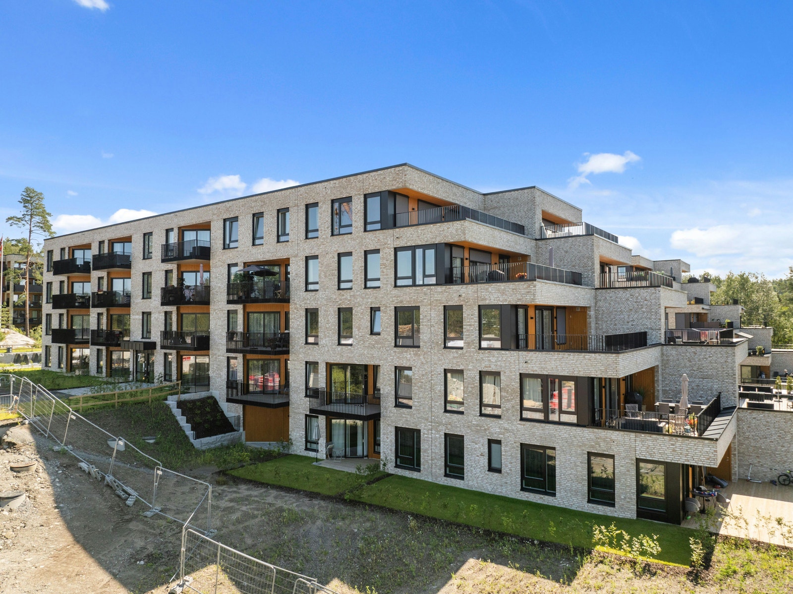 Leil. ligger øverst til venstre, utsikt over tretoppene! Galleribilde