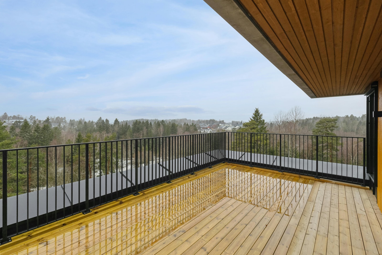 Helt usjenert terrasse Galleribilde