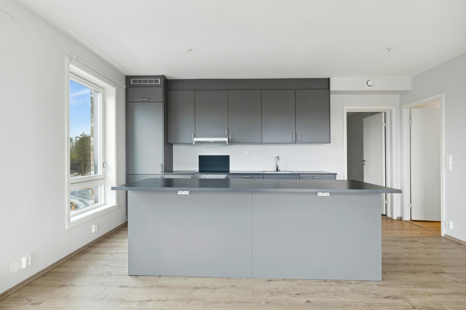 God skapplass, stor kjøkkenøy Galleribilde