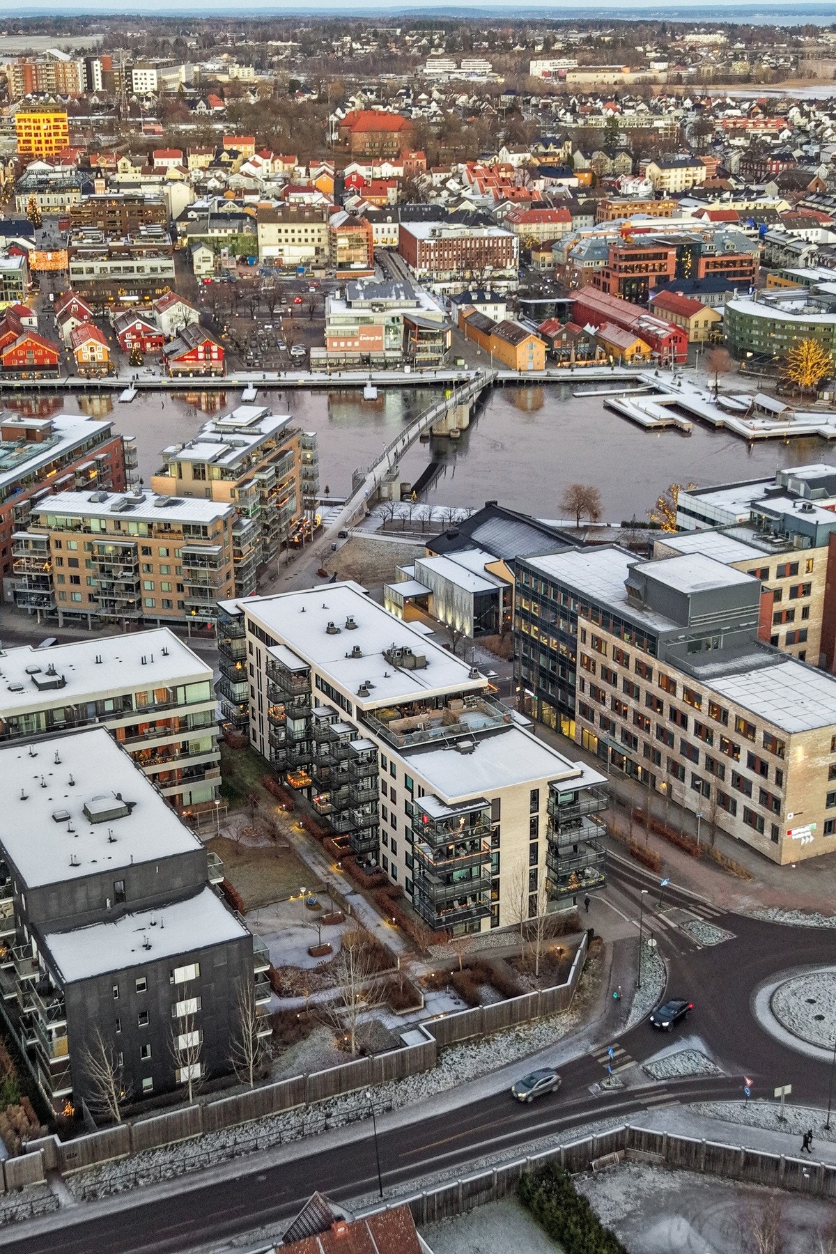 Leiligheten ligger sentralt og attraktivt til på Kaldnes Brygge i Tønsberg kommune, på historisk grunn der Kaldnes skipsverft lå Galleribilde