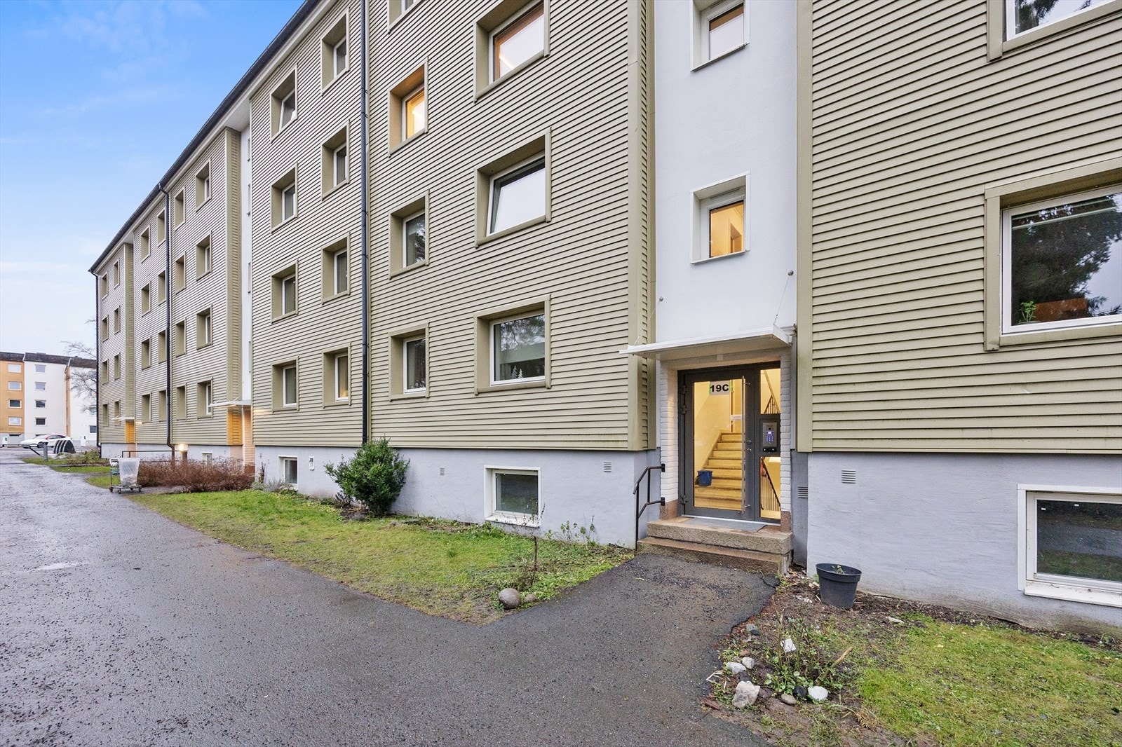 Bygget har dørcalling, og felles trapperom er i betong. Galleribilde