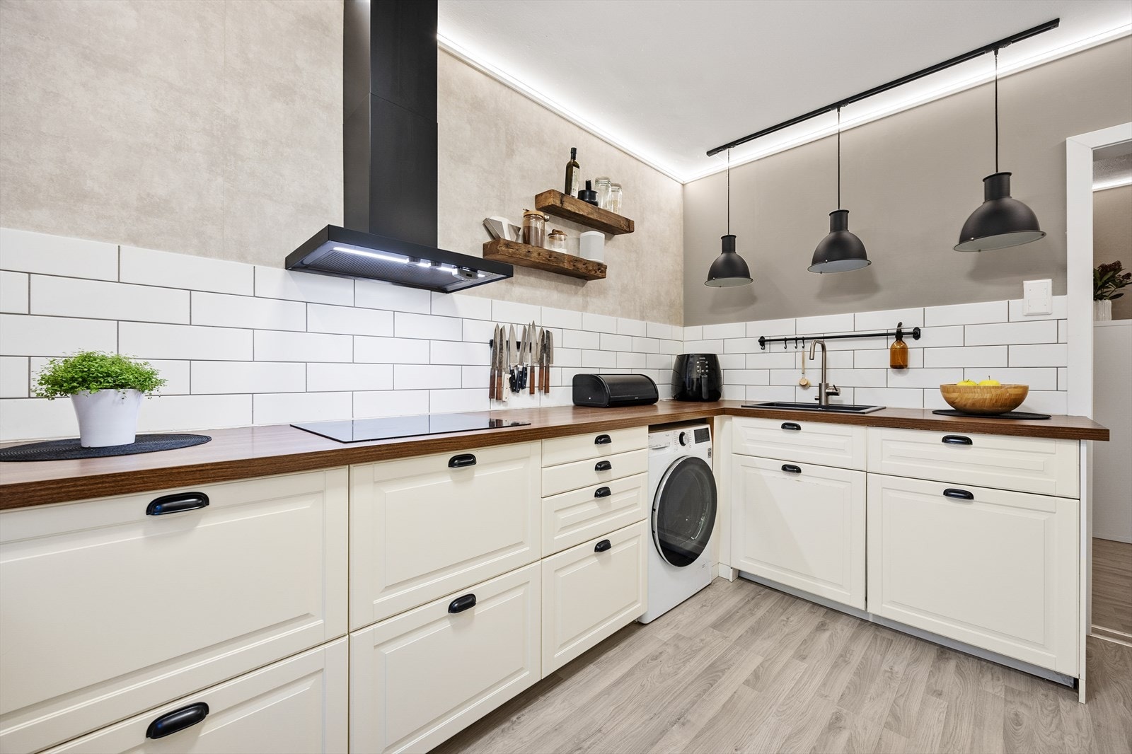 Nye elektriske kurser ble installert på kjøkkenet i 2018. Galleribilde