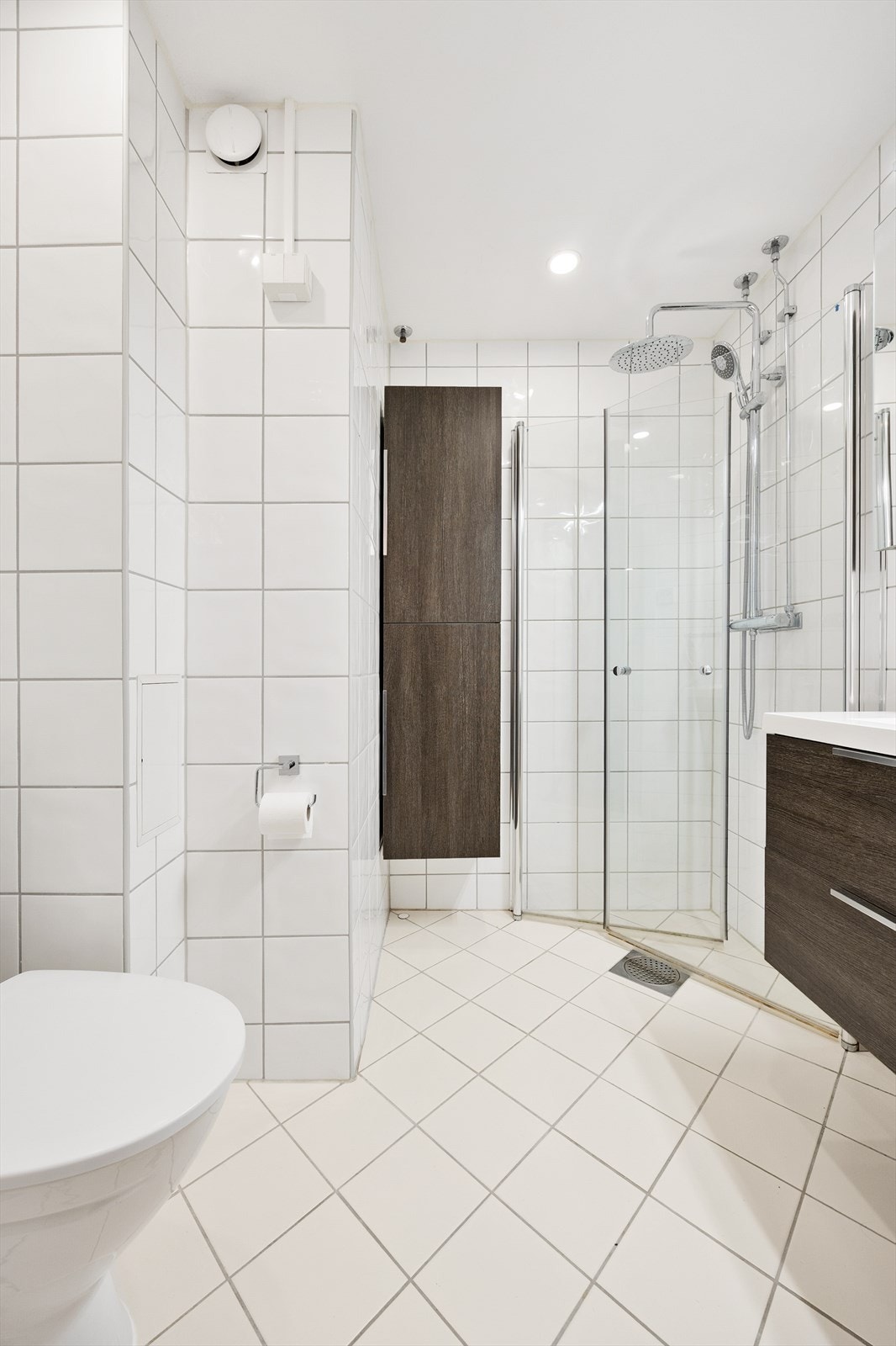 Badet ble pusset opp i regi av borettslaget i 2009 og har flislagte overflater. Galleribilde