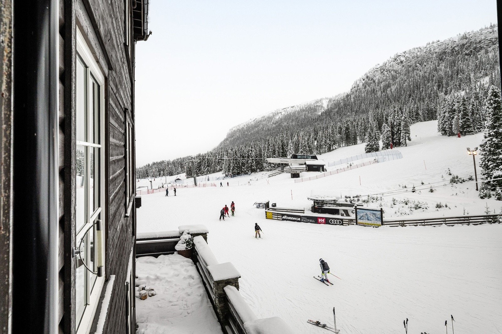 Innholdsrik 3-roms leilighet, attraktivt beliggende med skibakkene rett utenfor døra! Galleribilde