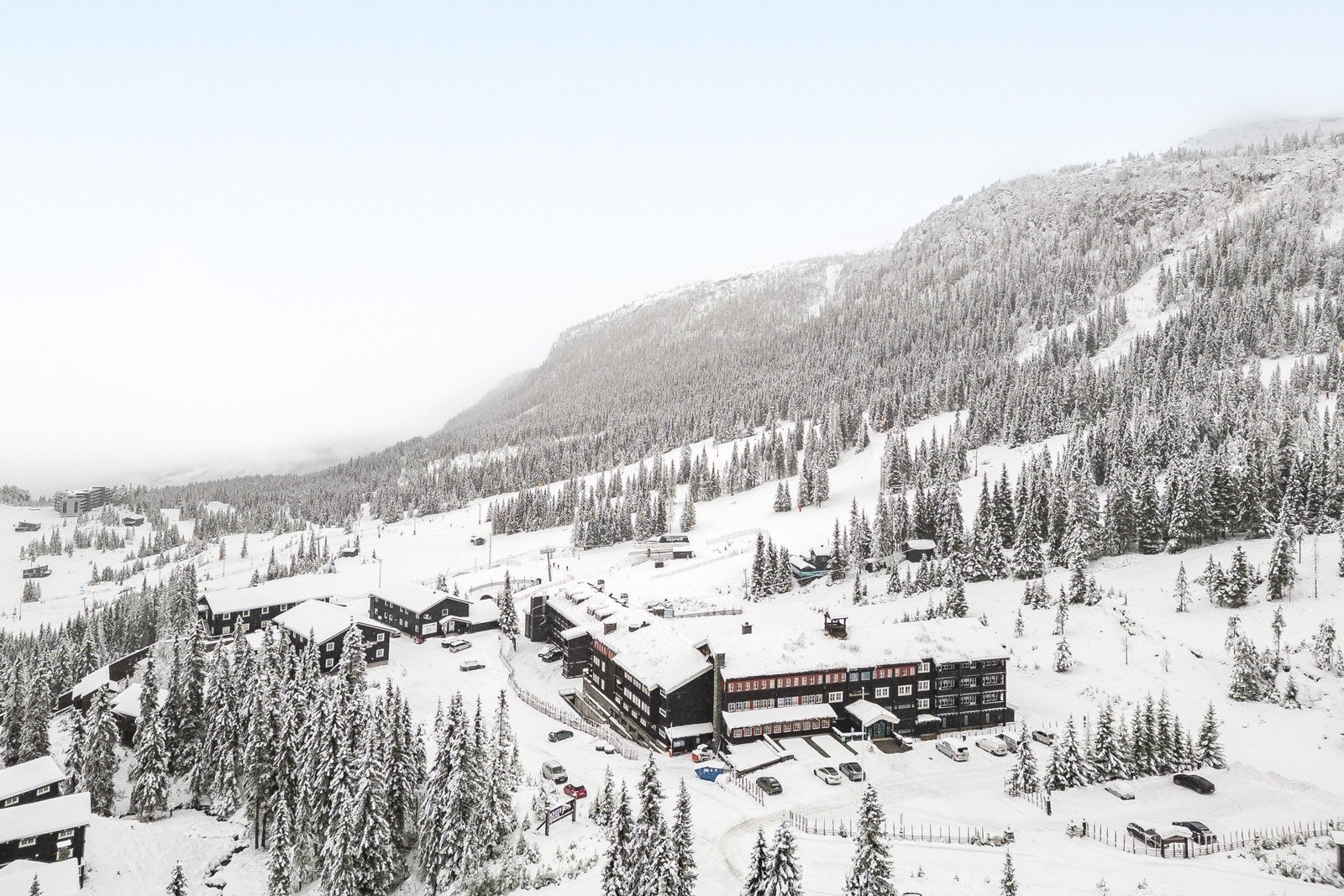 På Østsiden, hvor denne leiligheten ligger, har man bratte og utfordrende løyper, med blant annet utfortraséen hvor det årlig arrangeres World Cup. Galleribilde