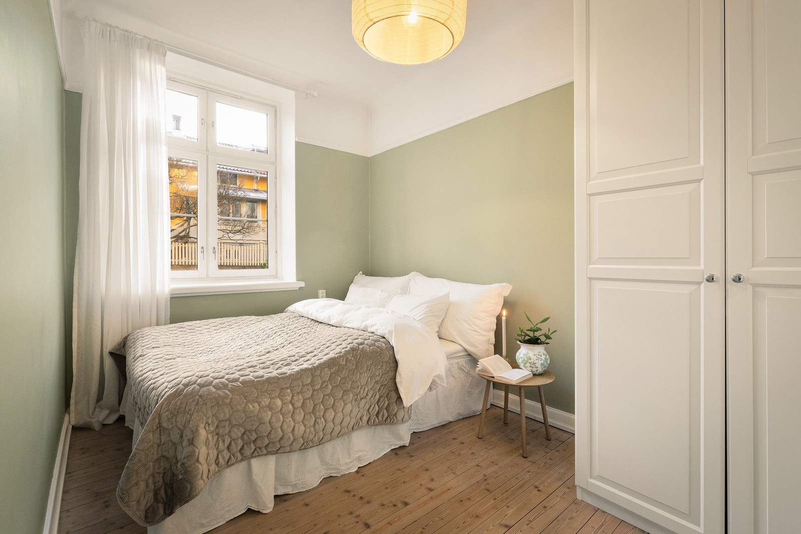 Soverommet med god skapplass. Galleribilde