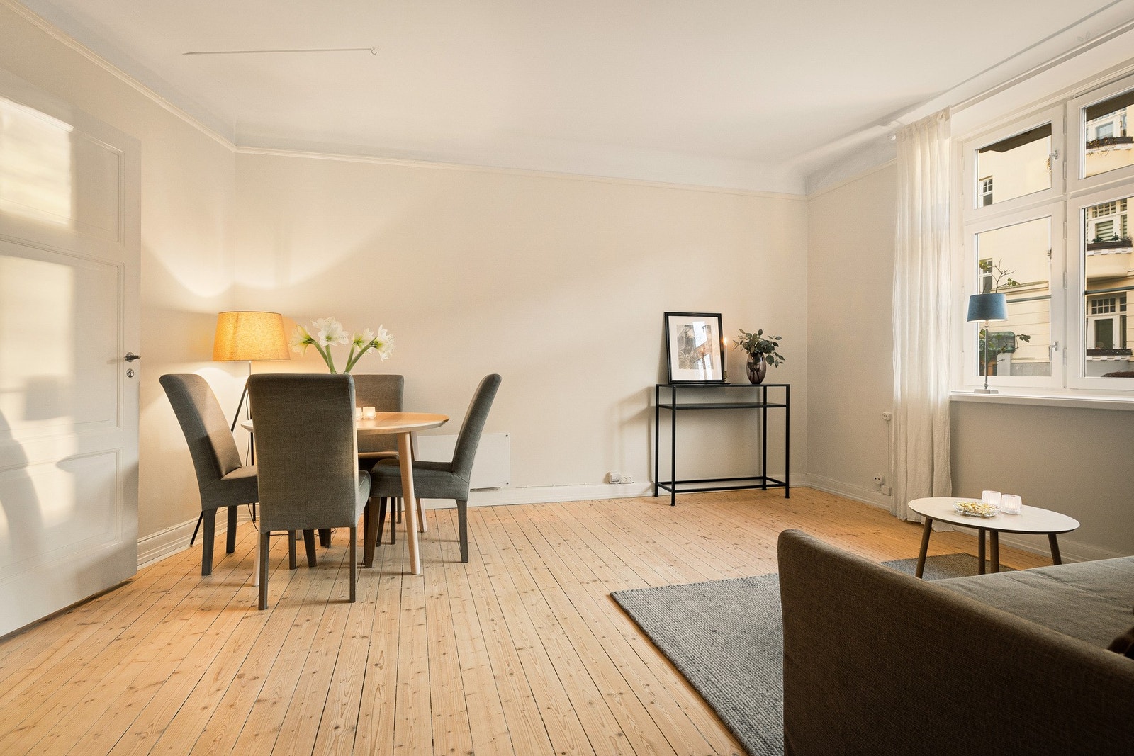 Stuen ble malt i 2024/ 2025. Galleribilde