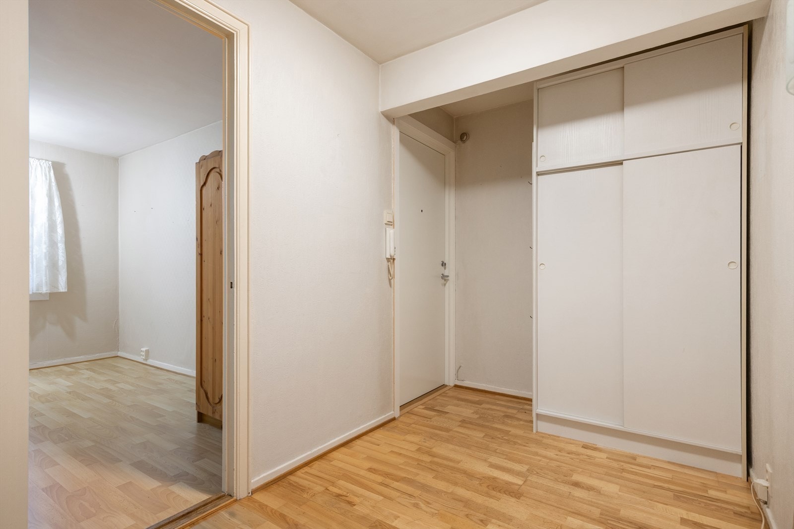 Det er nettopp montert nye inngangsdører på alle leilighetene. Galleribilde