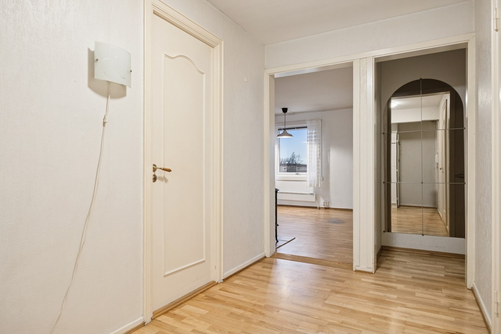 Gang og innergang er på tilsammen 9,3 kvm. Galleribilde