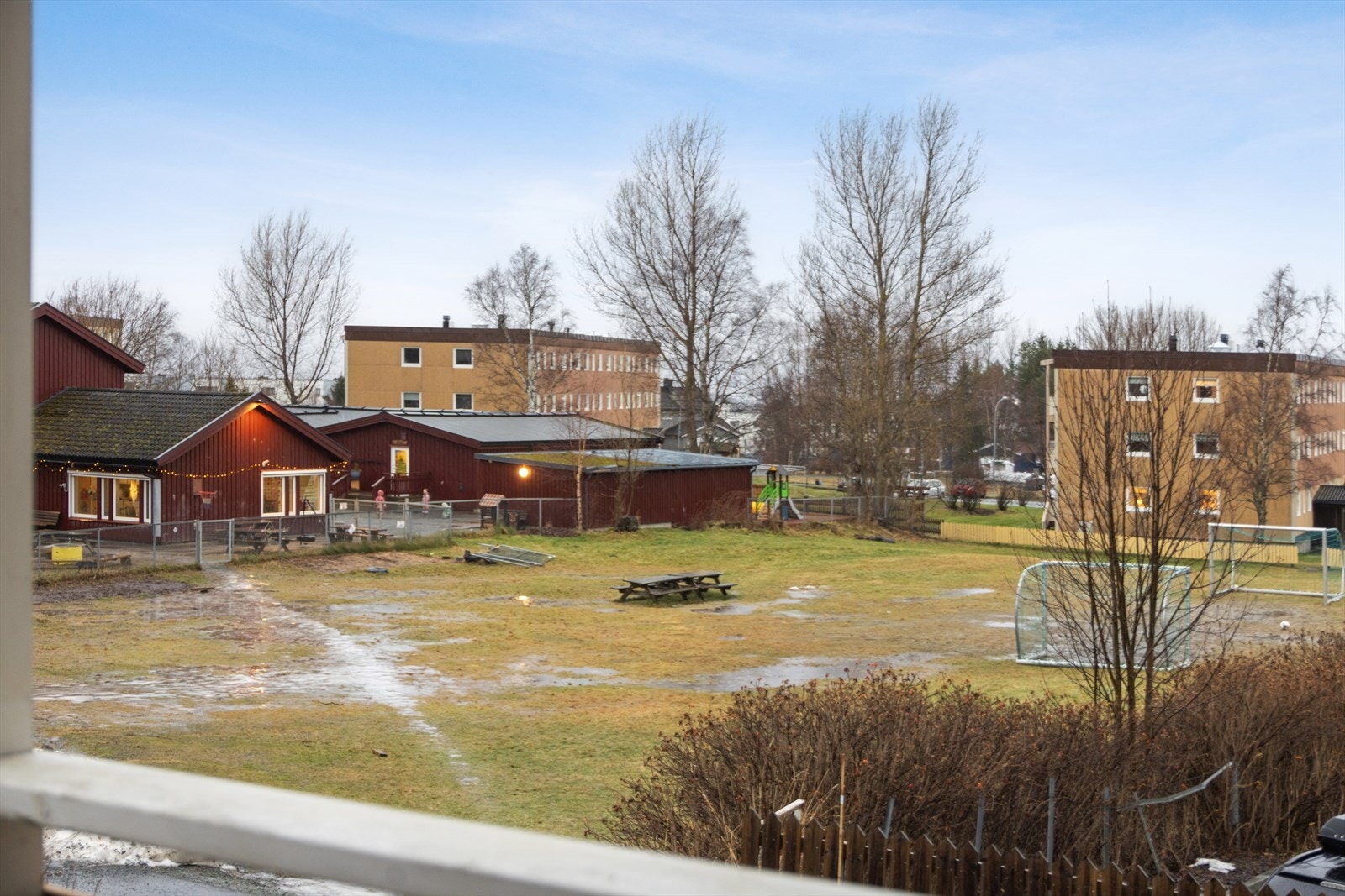 Umiddelbar nærhet til barnehage og grøntområder. Galleribilde