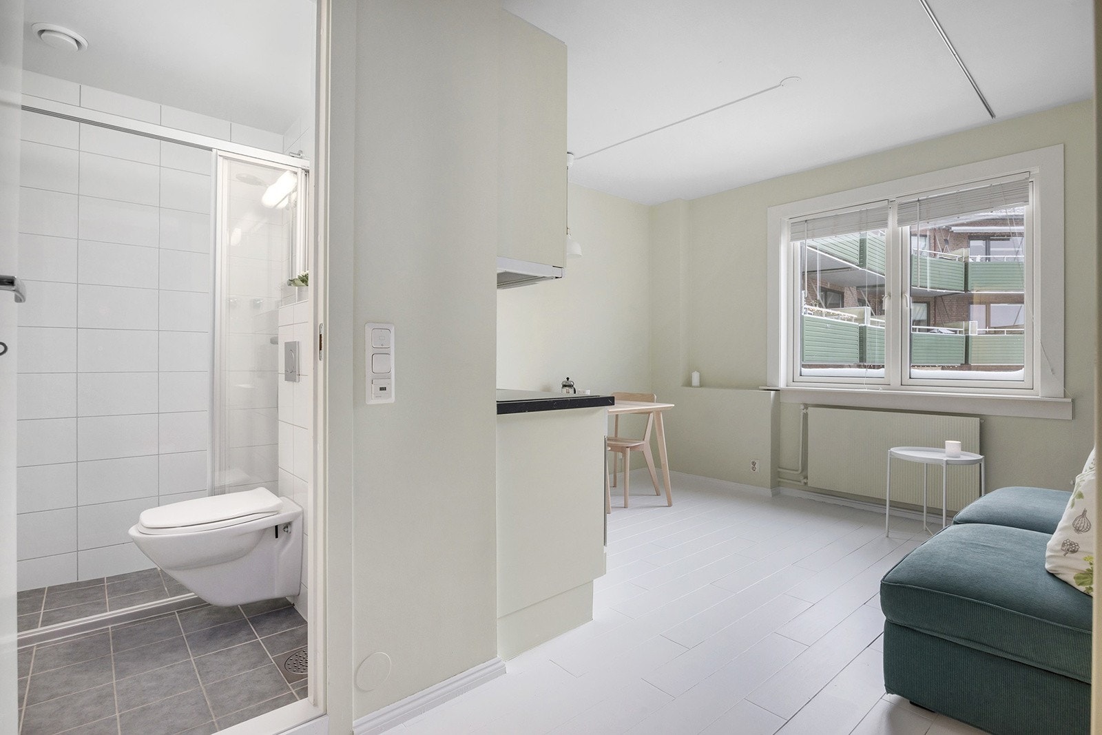 God takhøyde som gir en lys og luftig atmosfære. Galleribilde