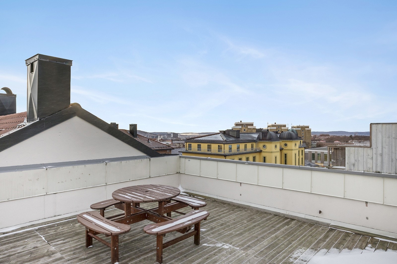 Det er 2 takterrasser med flott utsikt og gode solforhold Galleribilde