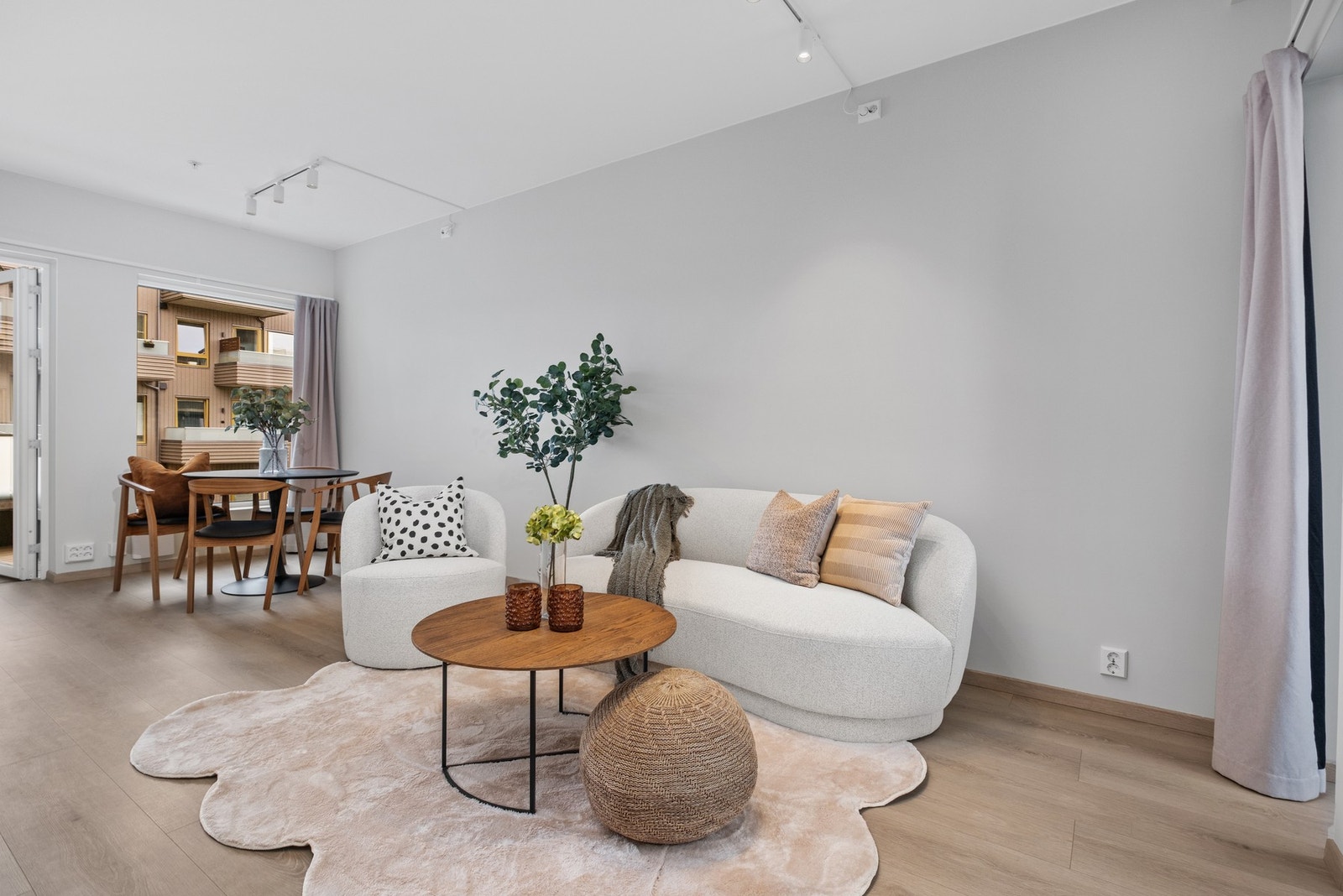 EiendomsMegler 1 ved Kristoffer Singsaas Strøm har gleden av å presentere Heimdalsvegen 12 C. Galleribilde