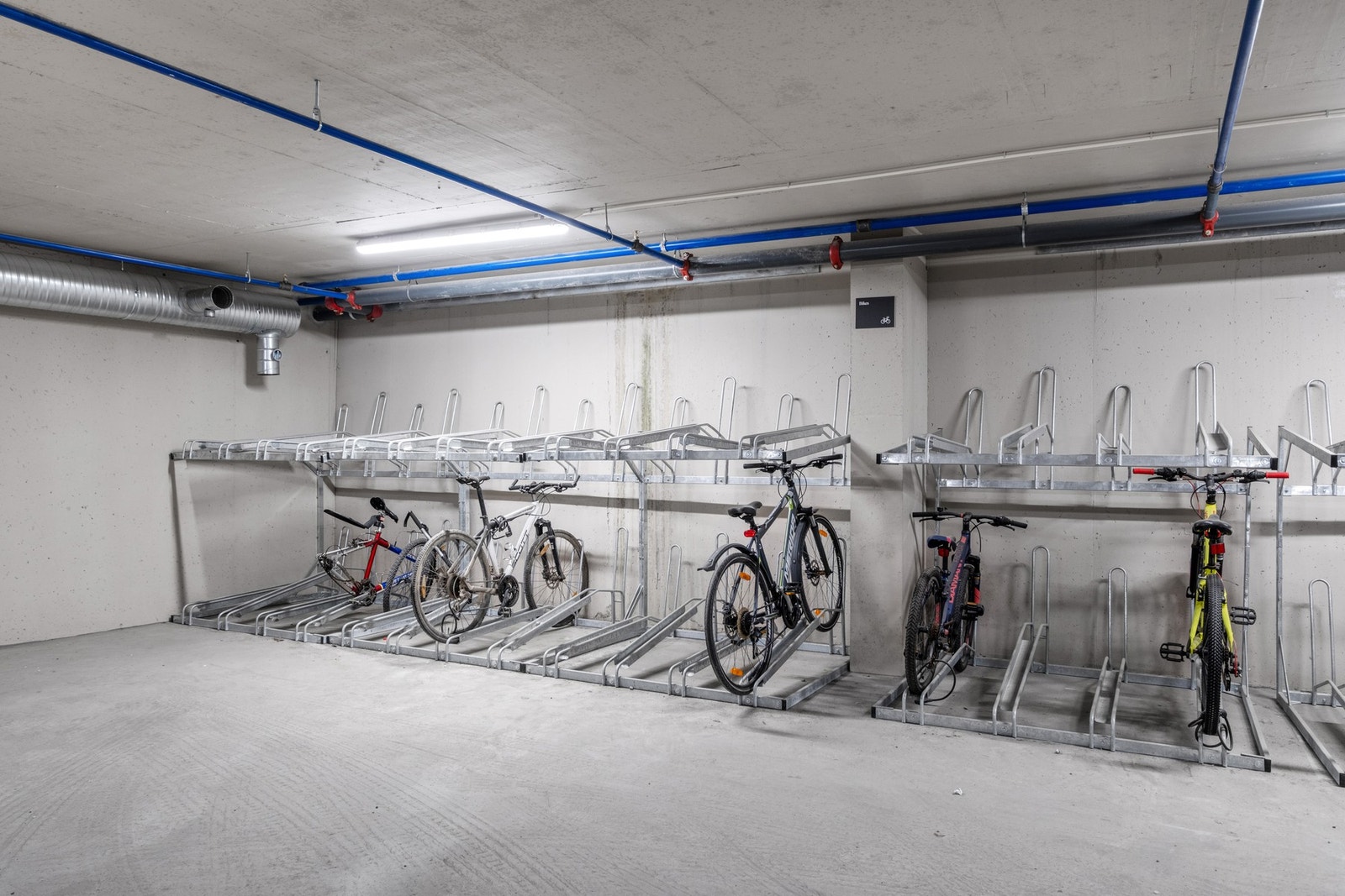 Det er etablert egen sykkelparkering i kjelleren. Galleribilde