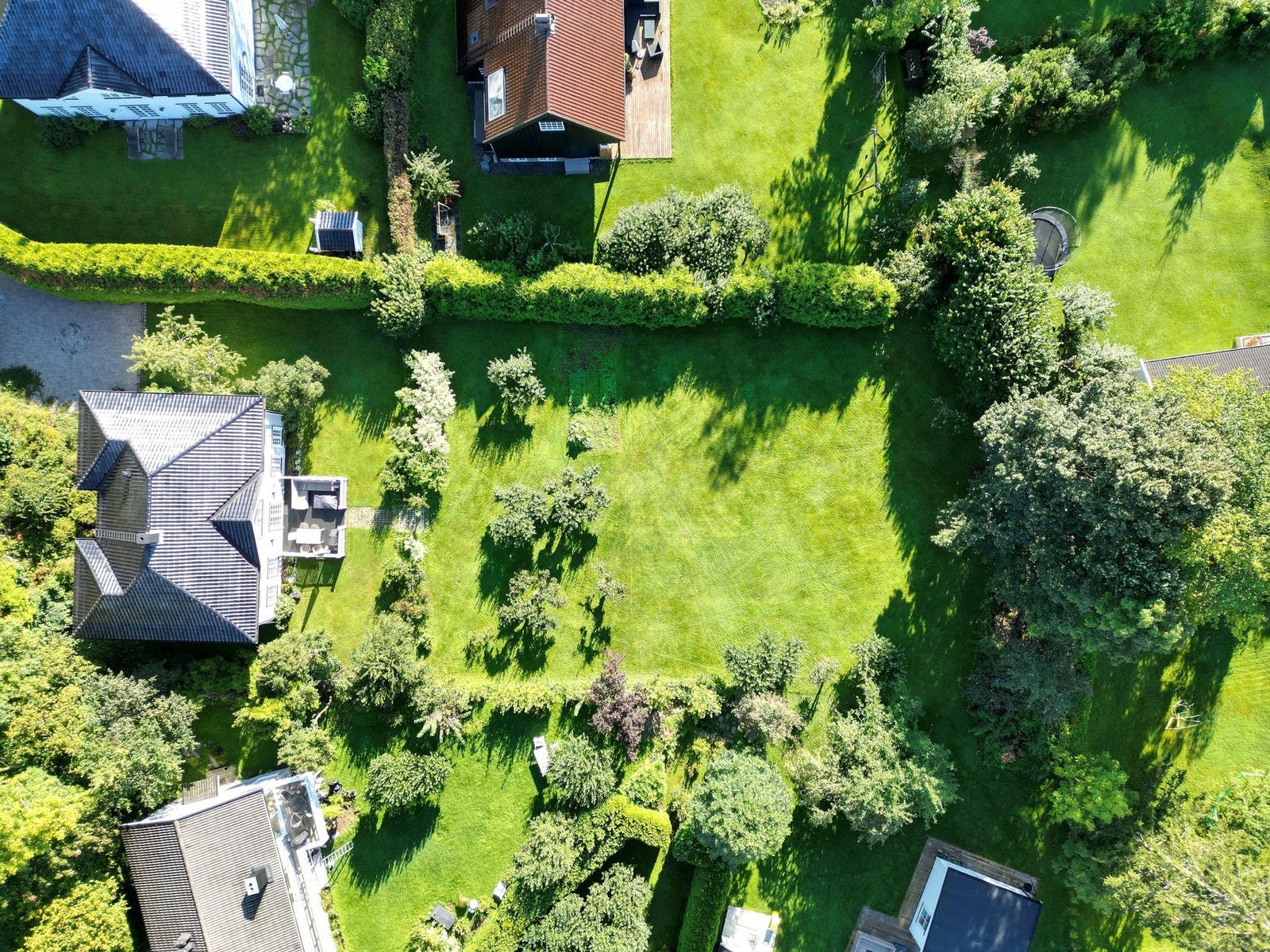 Tomten ligger på Jar og sogner til Grav barneskole Galleribilde